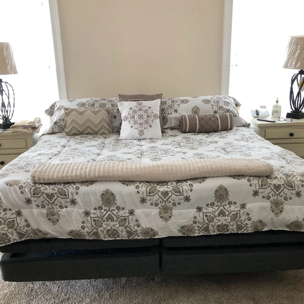 King Floral Medallion Comforter - Neutral Taupe & Gray on Cream